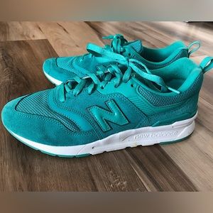 New Balance Women's 997H Mystic Crystal White Green Athletic Sneaker